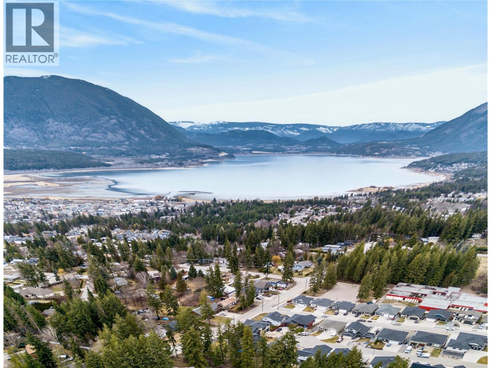 2010 15 Avenue SE, Salmon Arm