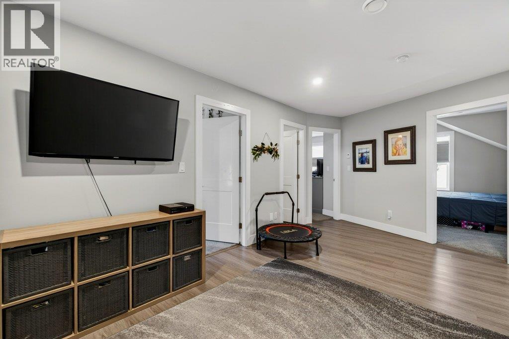 2010 15 Avenue SE, Salmon Arm