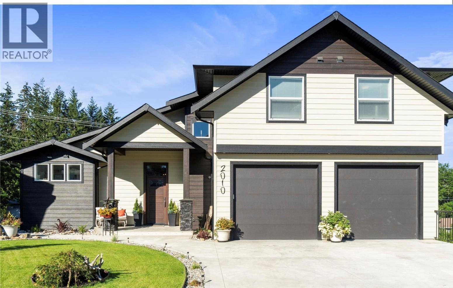 2010 15 Avenue SE, Salmon Arm