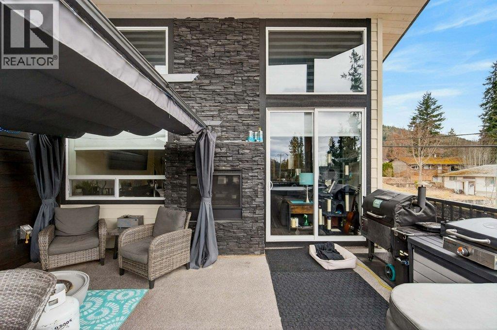 2010 15 Avenue SE, Salmon Arm