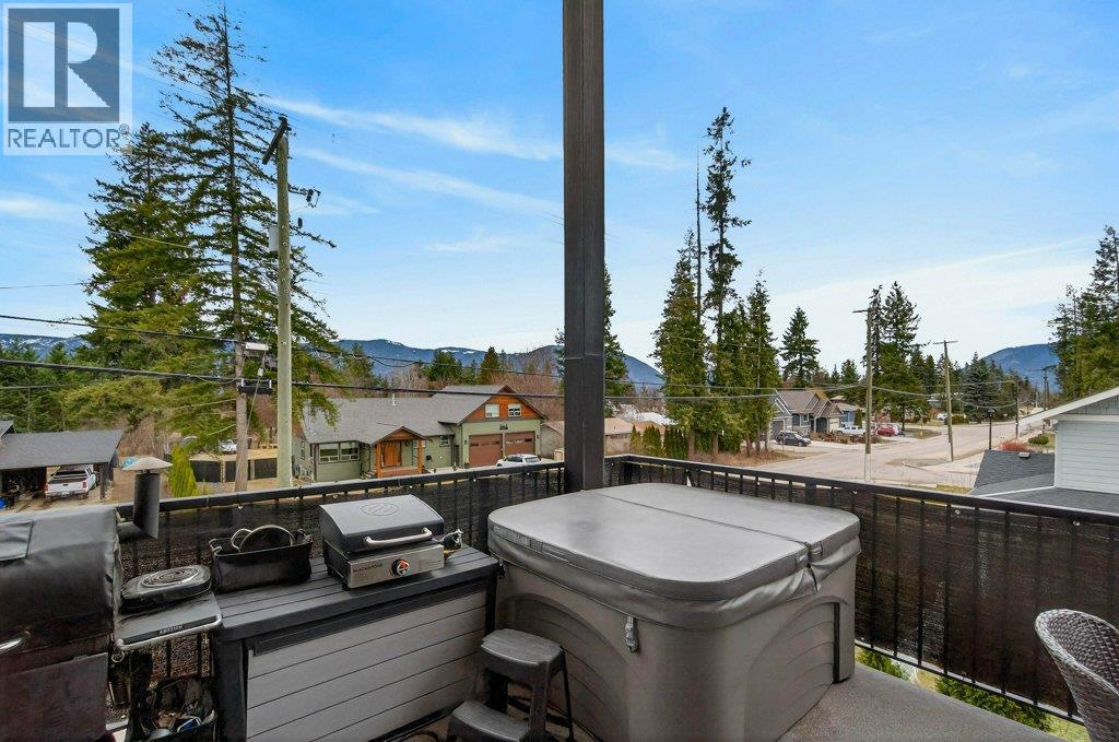 2010 15 Avenue SE, Salmon Arm