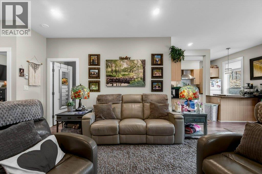 2010 15 Avenue SE, Salmon Arm