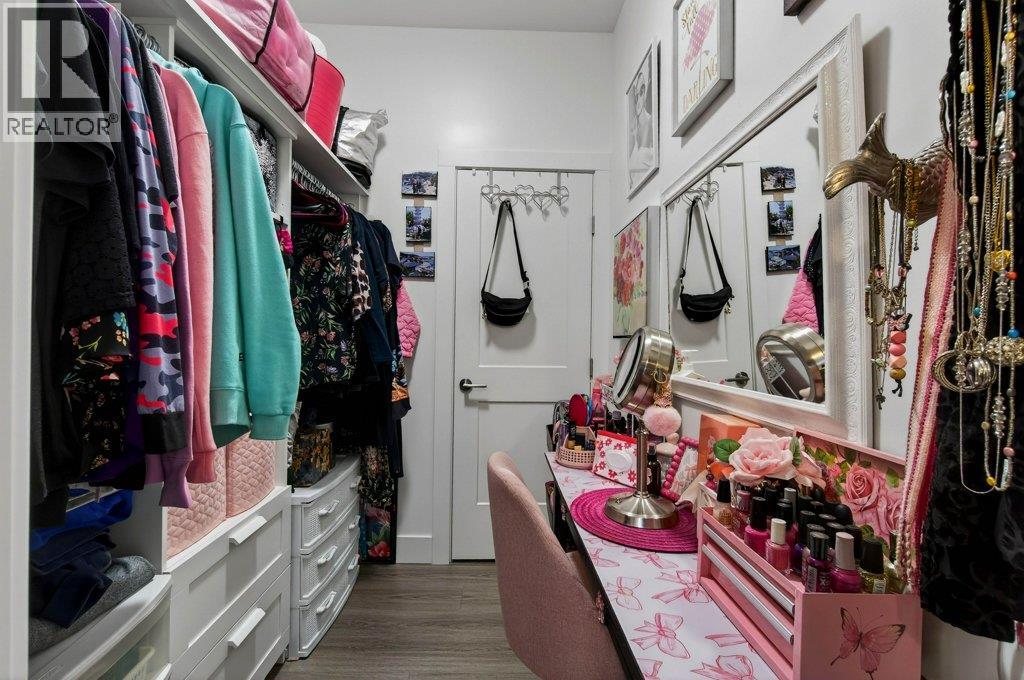 2010 15 Avenue SE, Salmon Arm