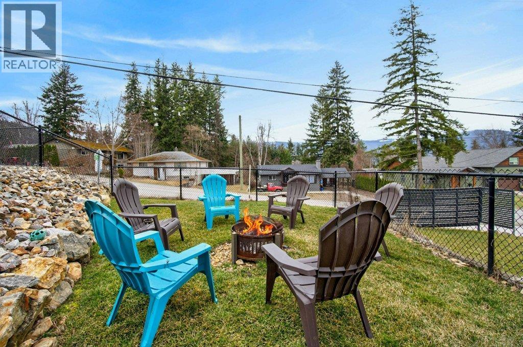 2010 15 Avenue SE, Salmon Arm