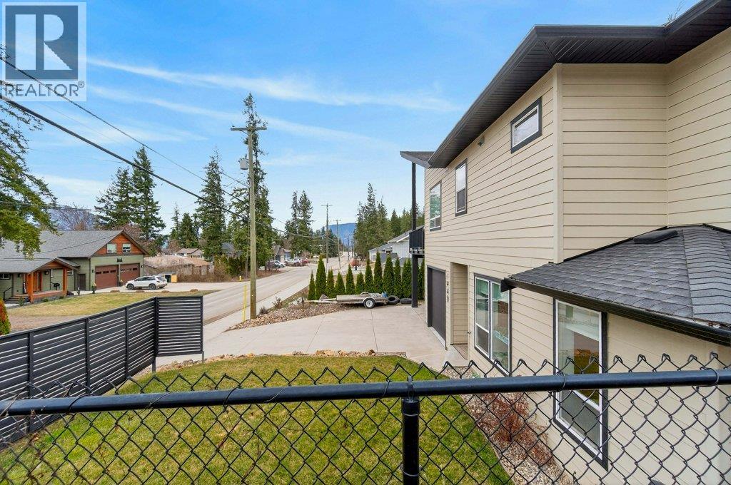 2010 15 Avenue SE, Salmon Arm