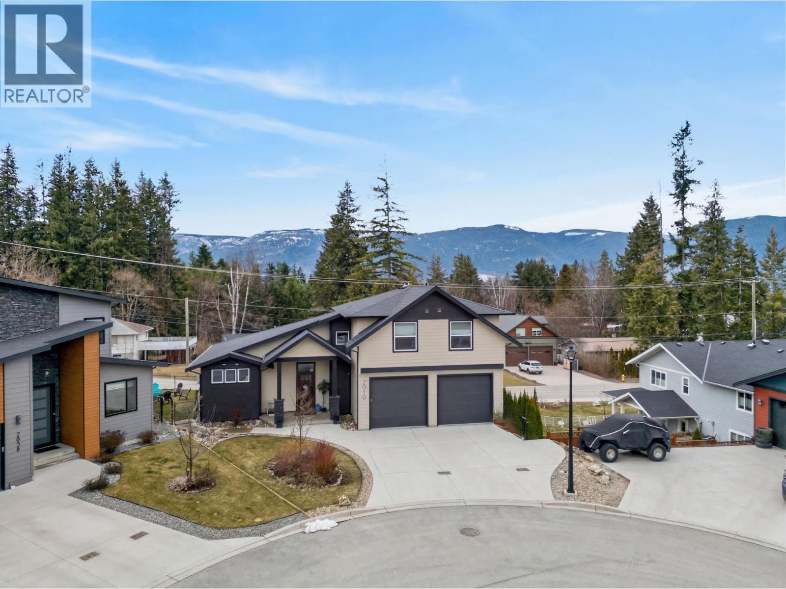 2010 15 Avenue SE, Salmon Arm