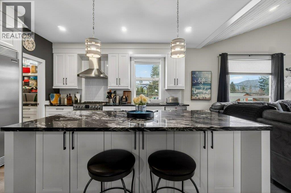 2010 15 Avenue SE, Salmon Arm