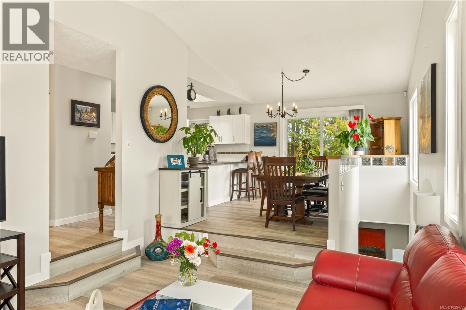 114 ROBERTA RD W - 37