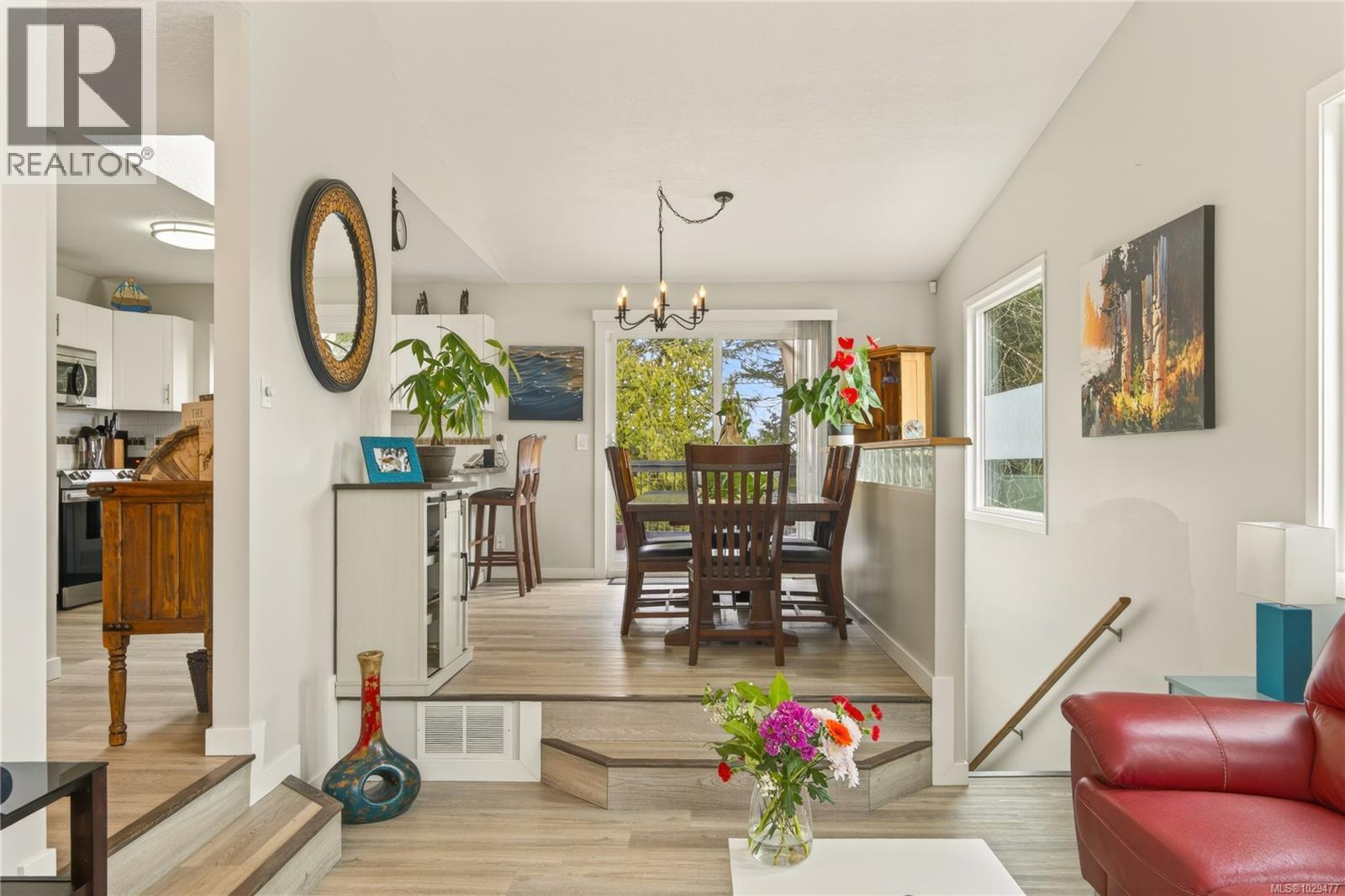 114 ROBERTA RD W - 38