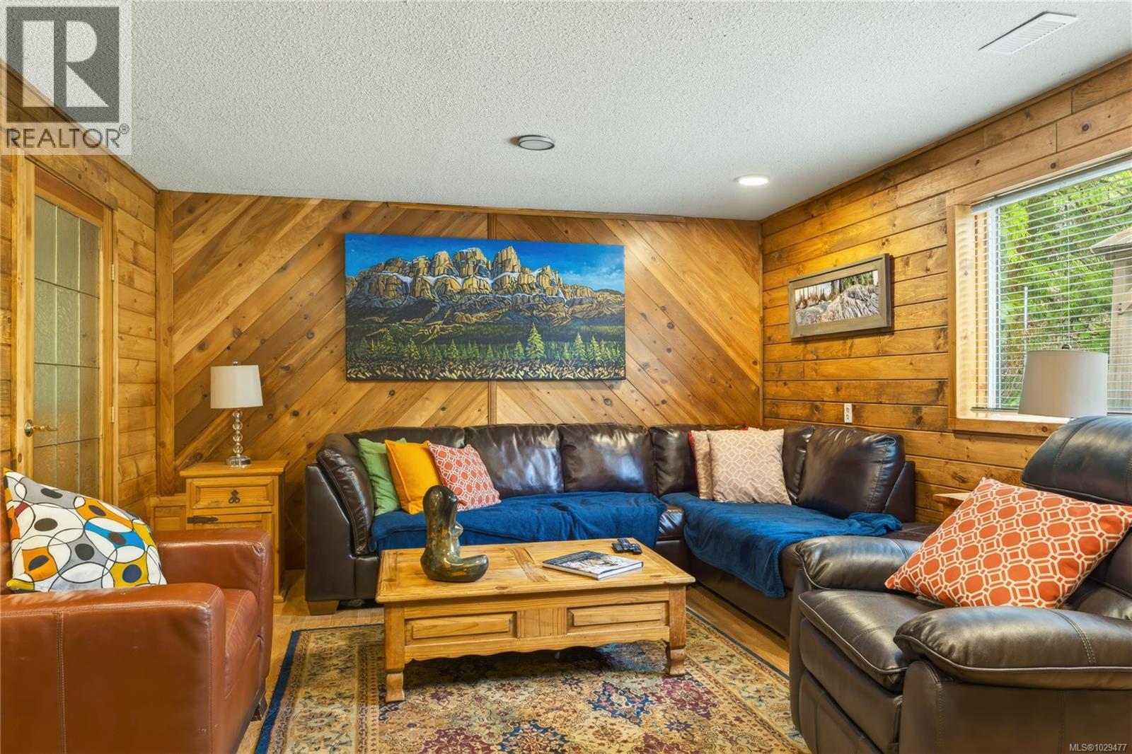 114 ROBERTA RD W - 53