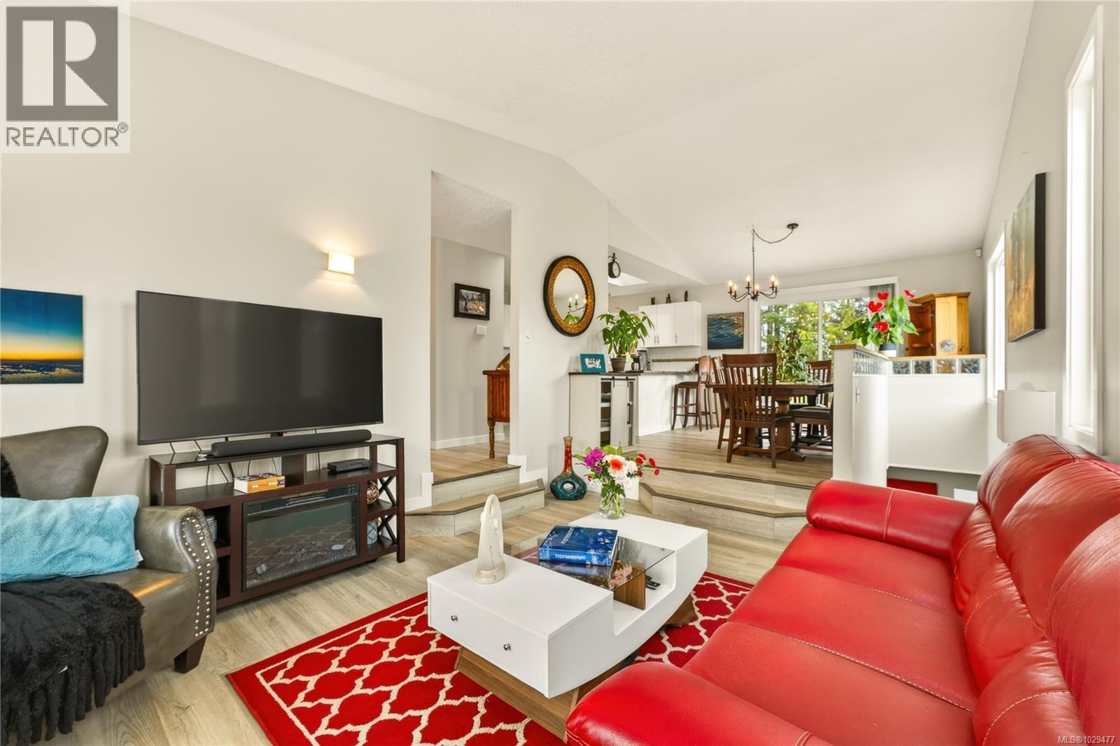 114 ROBERTA RD W - 36