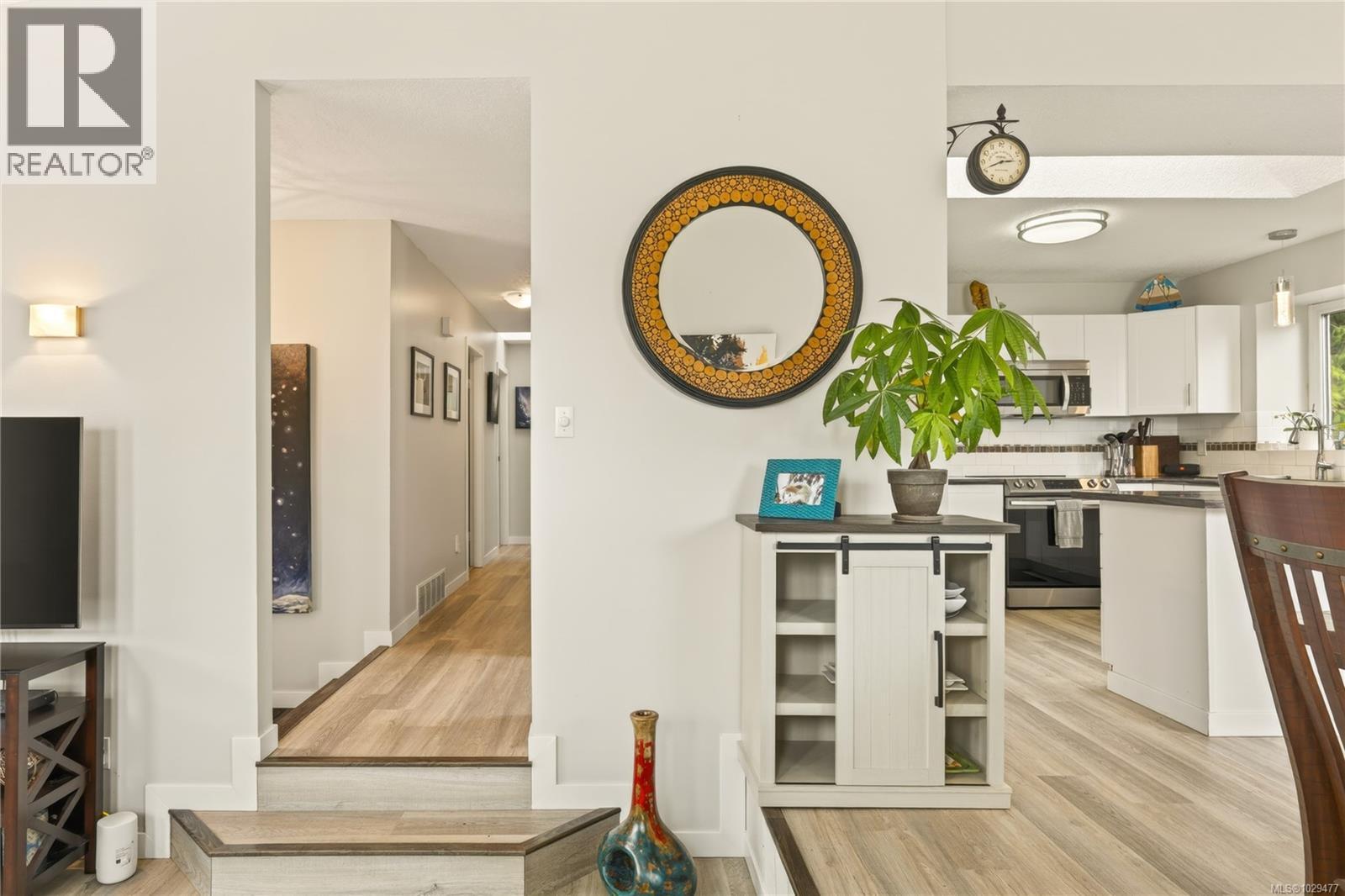 114 ROBERTA RD W - 8