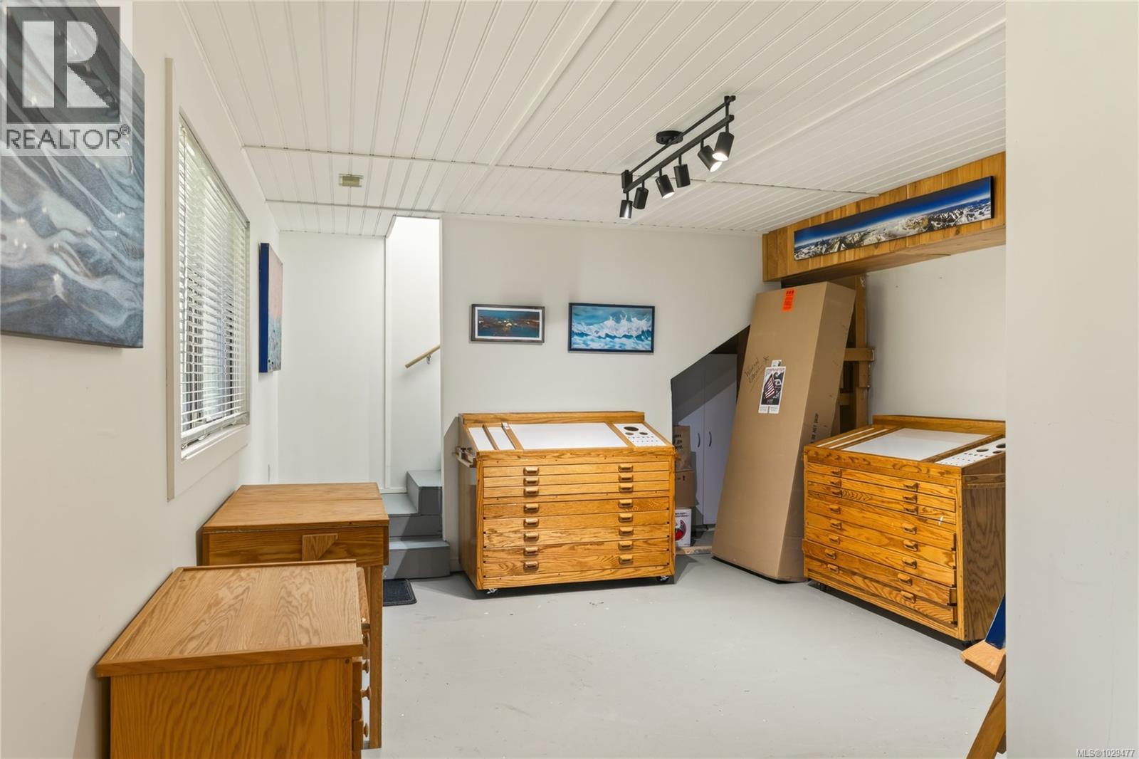 114 ROBERTA RD W - 52