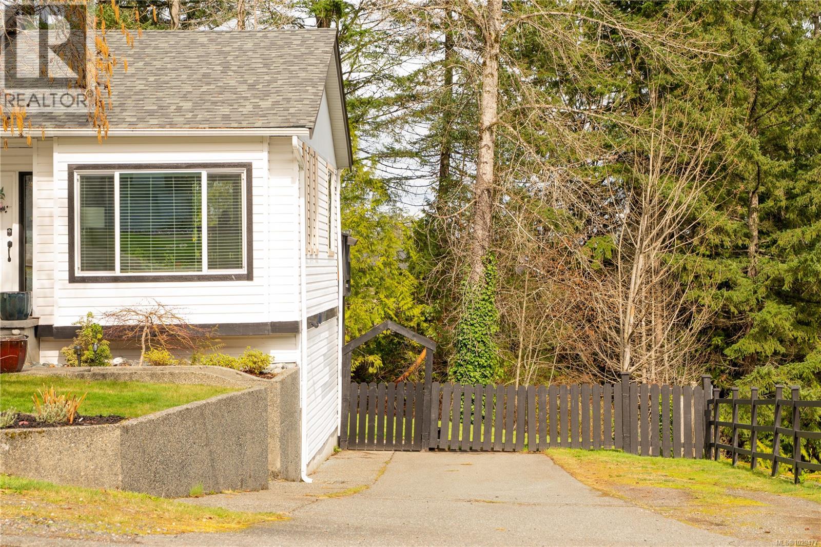 114 ROBERTA RD W - 72