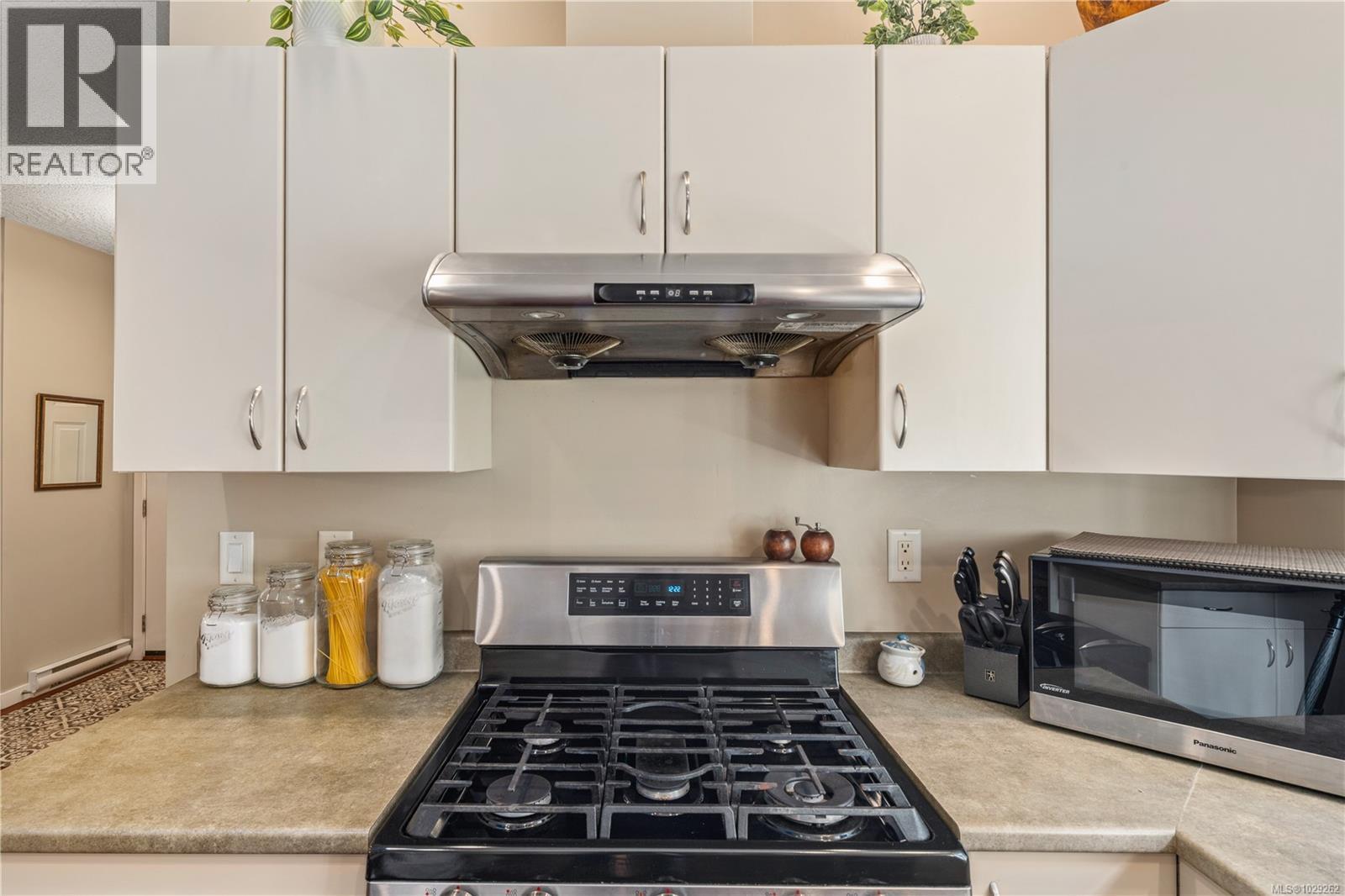 #102 2120 HARROW GATE - 10