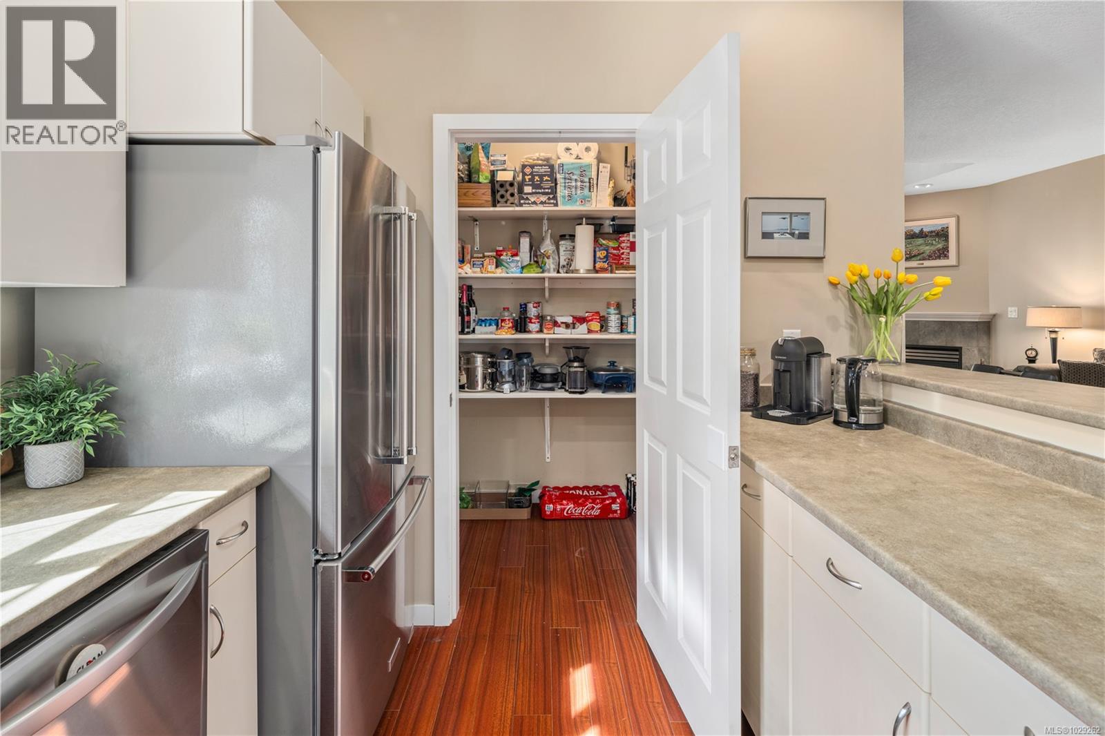 #102 2120 HARROW GATE - 12