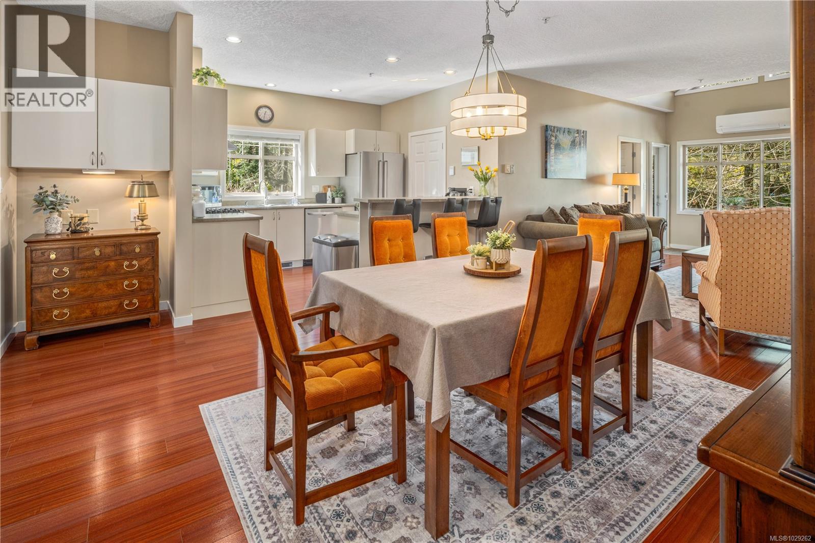 #102 2120 HARROW GATE - 16