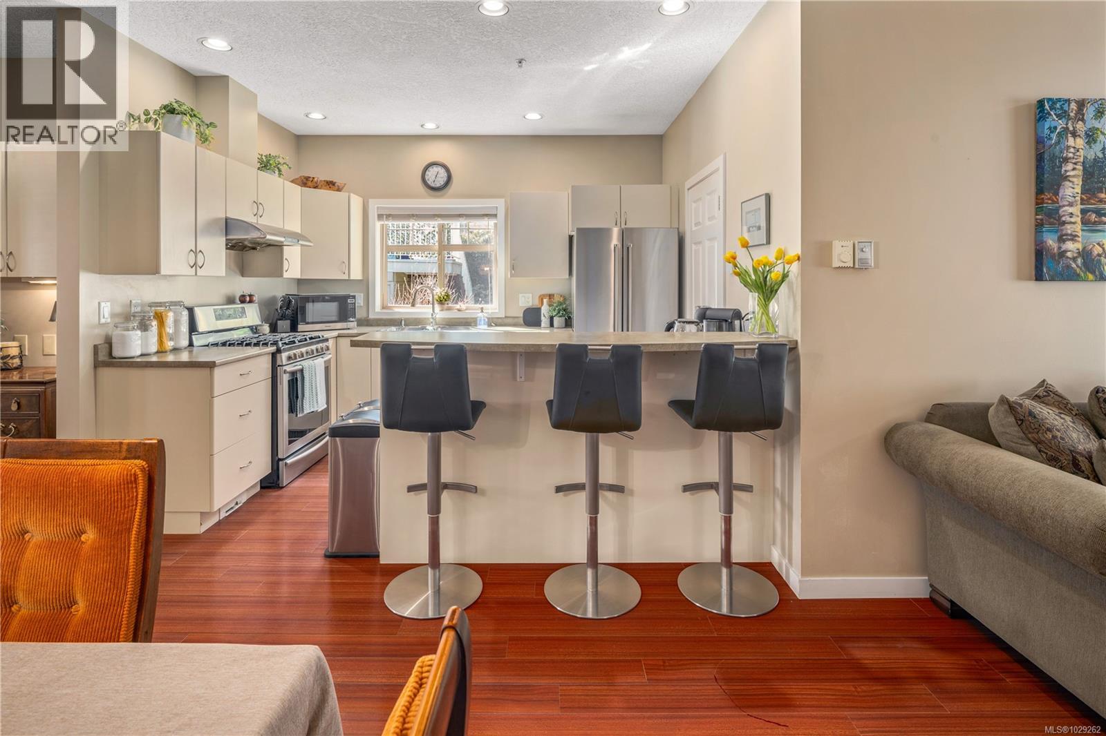 #102 2120 HARROW GATE - 18