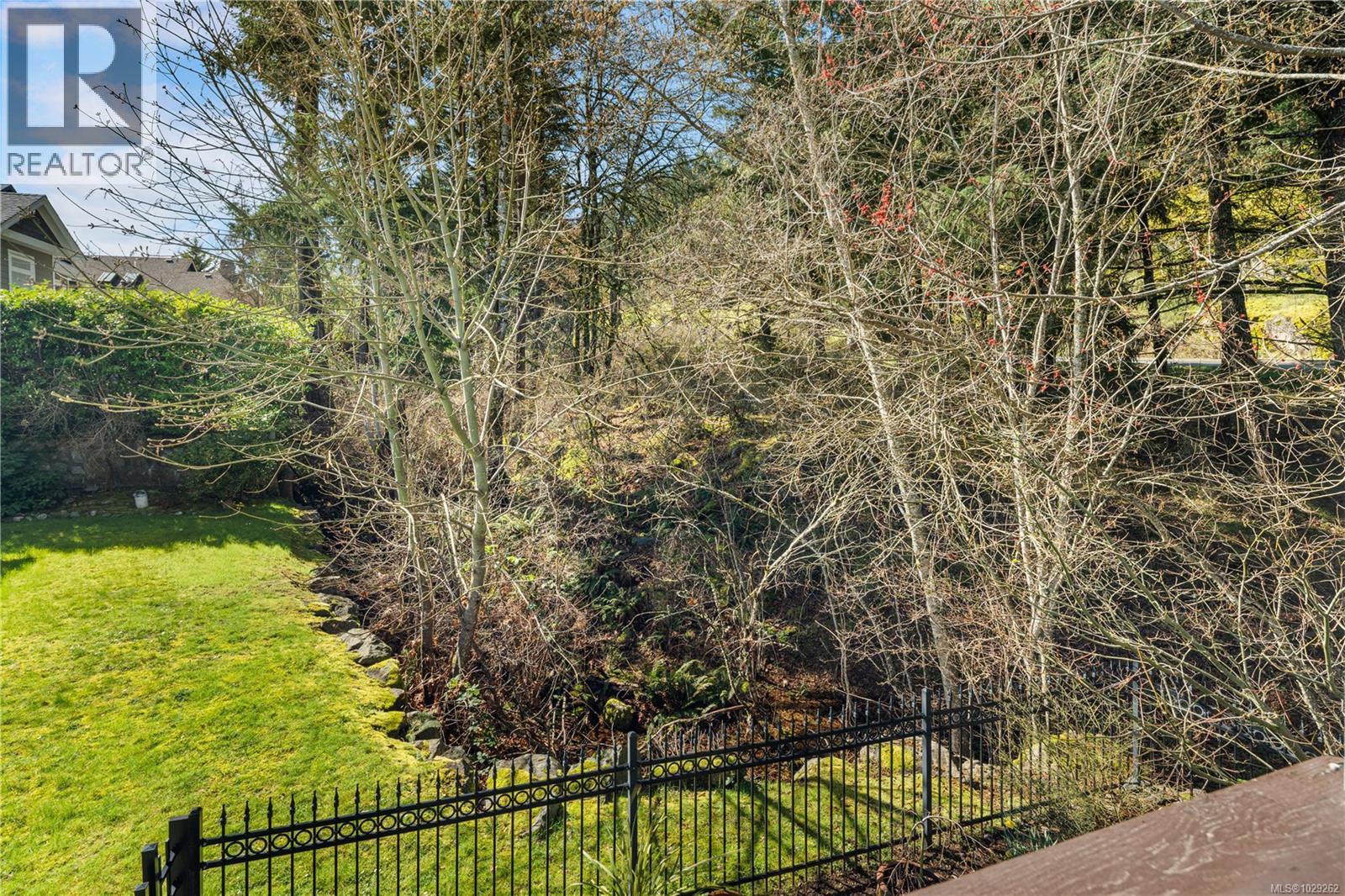 #102 2120 HARROW GATE - 31