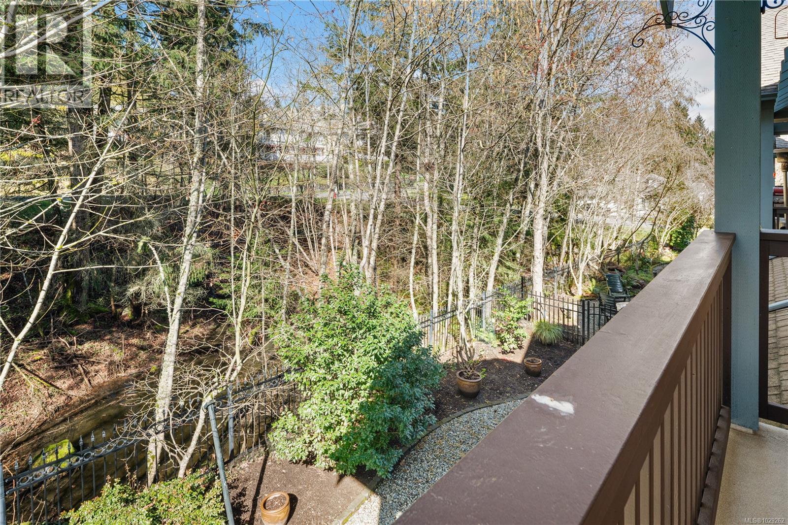 #102 2120 HARROW GATE - 32