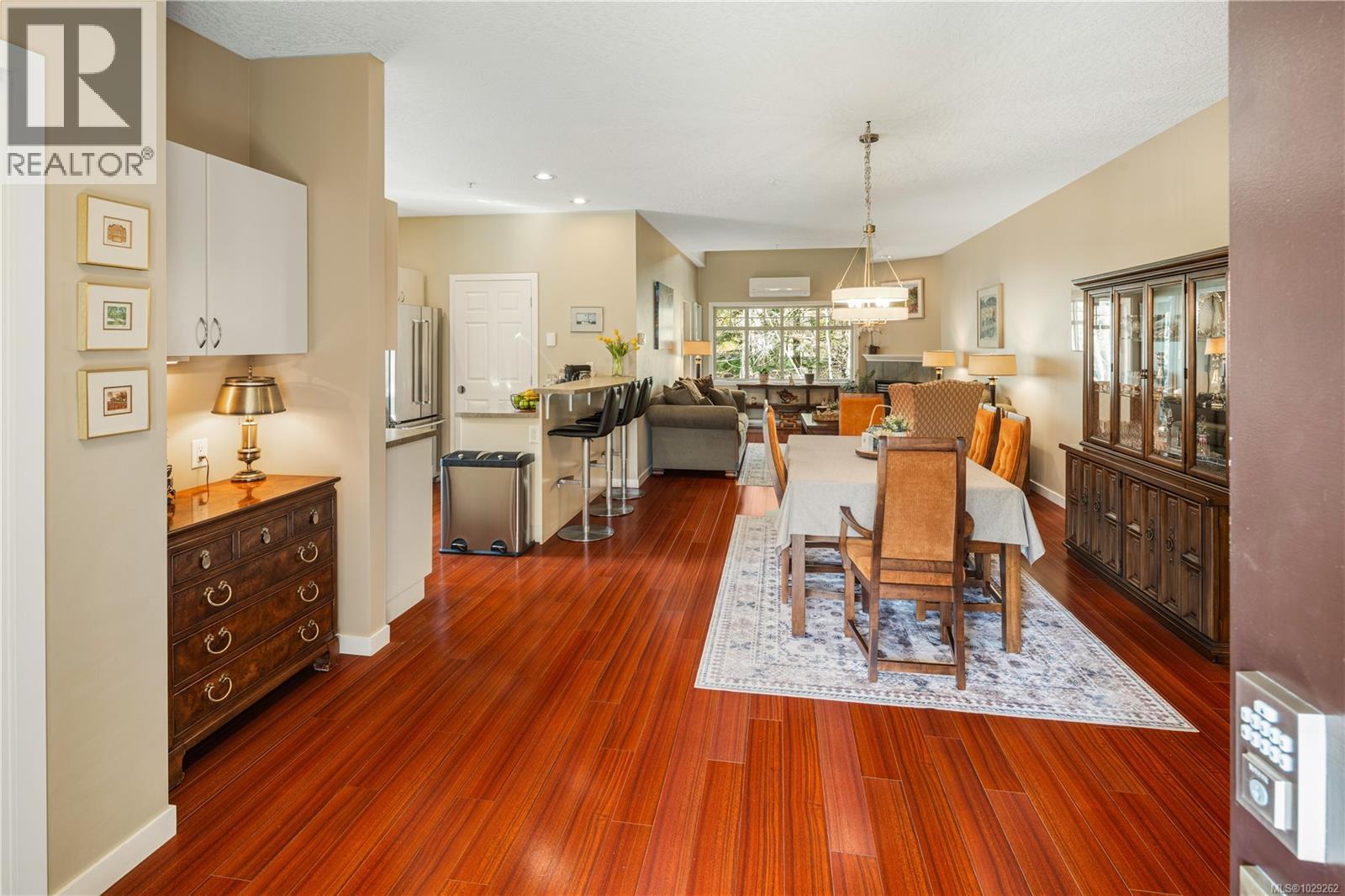 #102 2120 HARROW GATE - 4