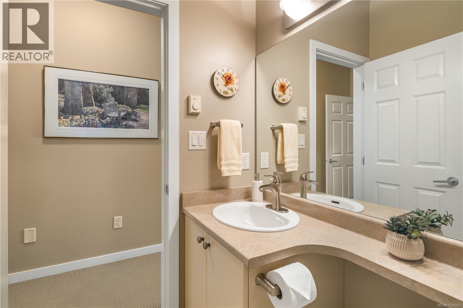 #102 2120 HARROW GATE - 42