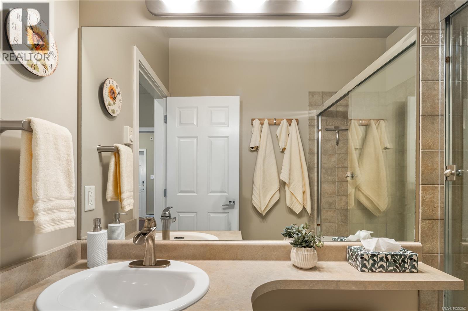 #102 2120 HARROW GATE - 43