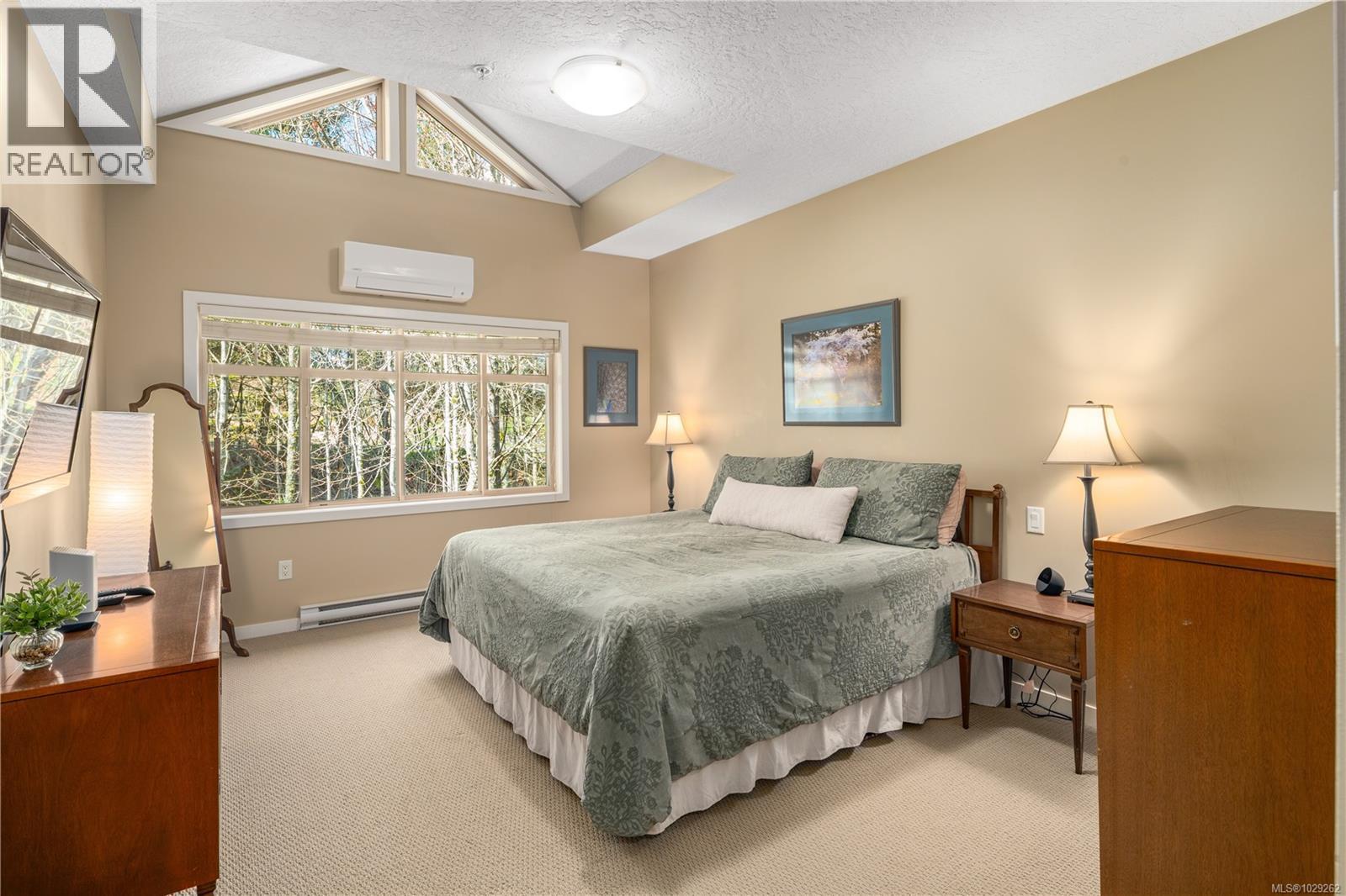 #102 2120 HARROW GATE - 44