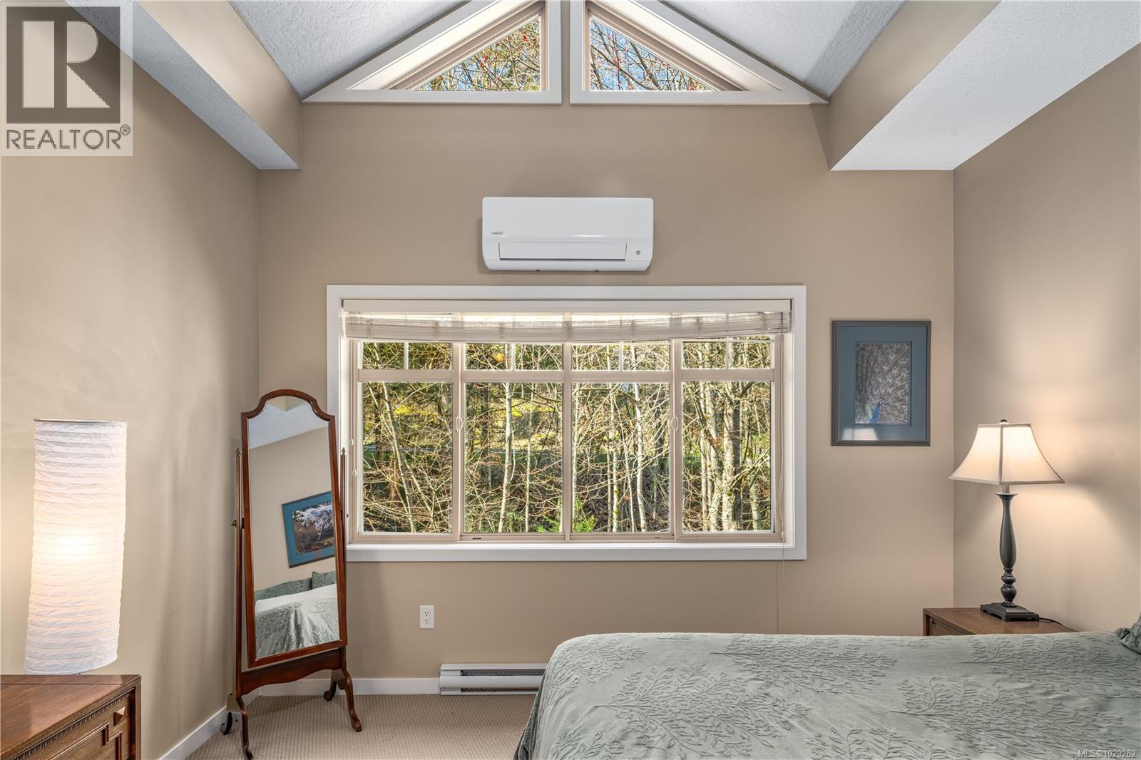 #102 2120 HARROW GATE - 46