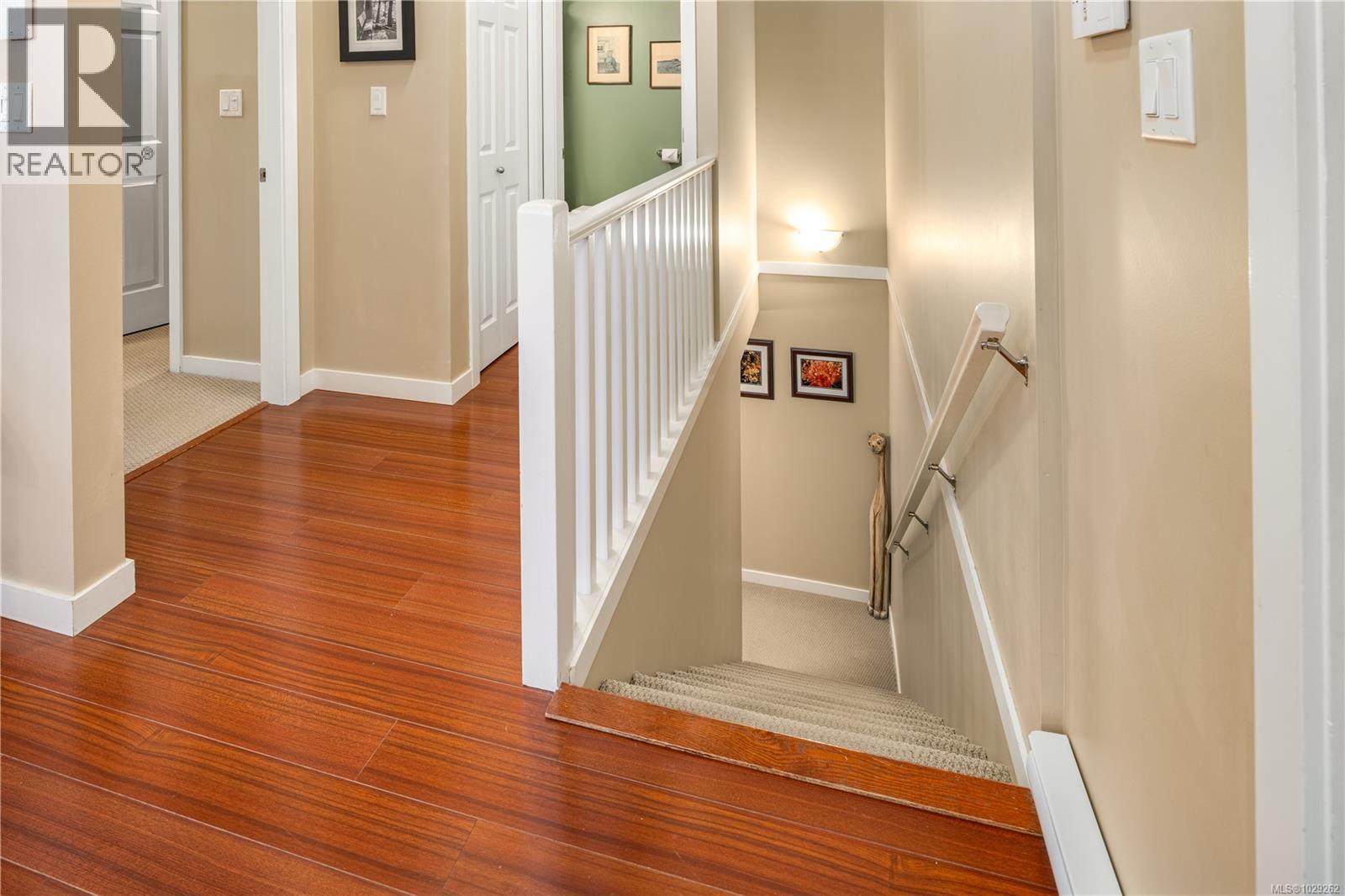 #102 2120 HARROW GATE - 52