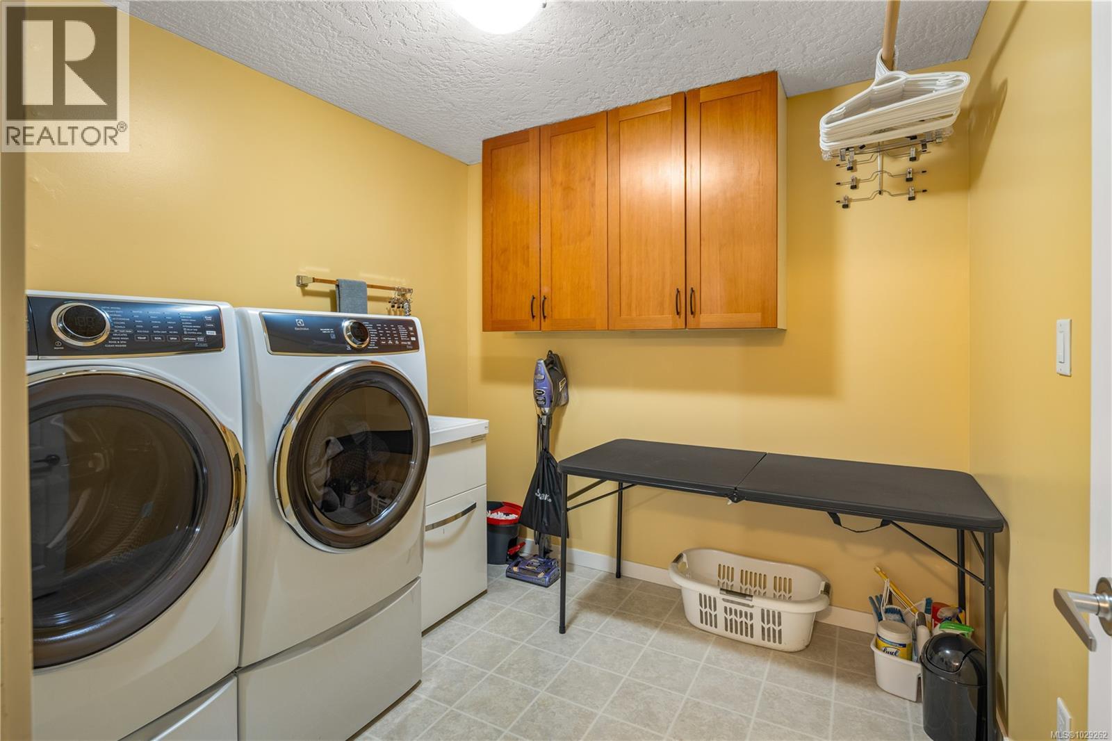 #102 2120 HARROW GATE - 54