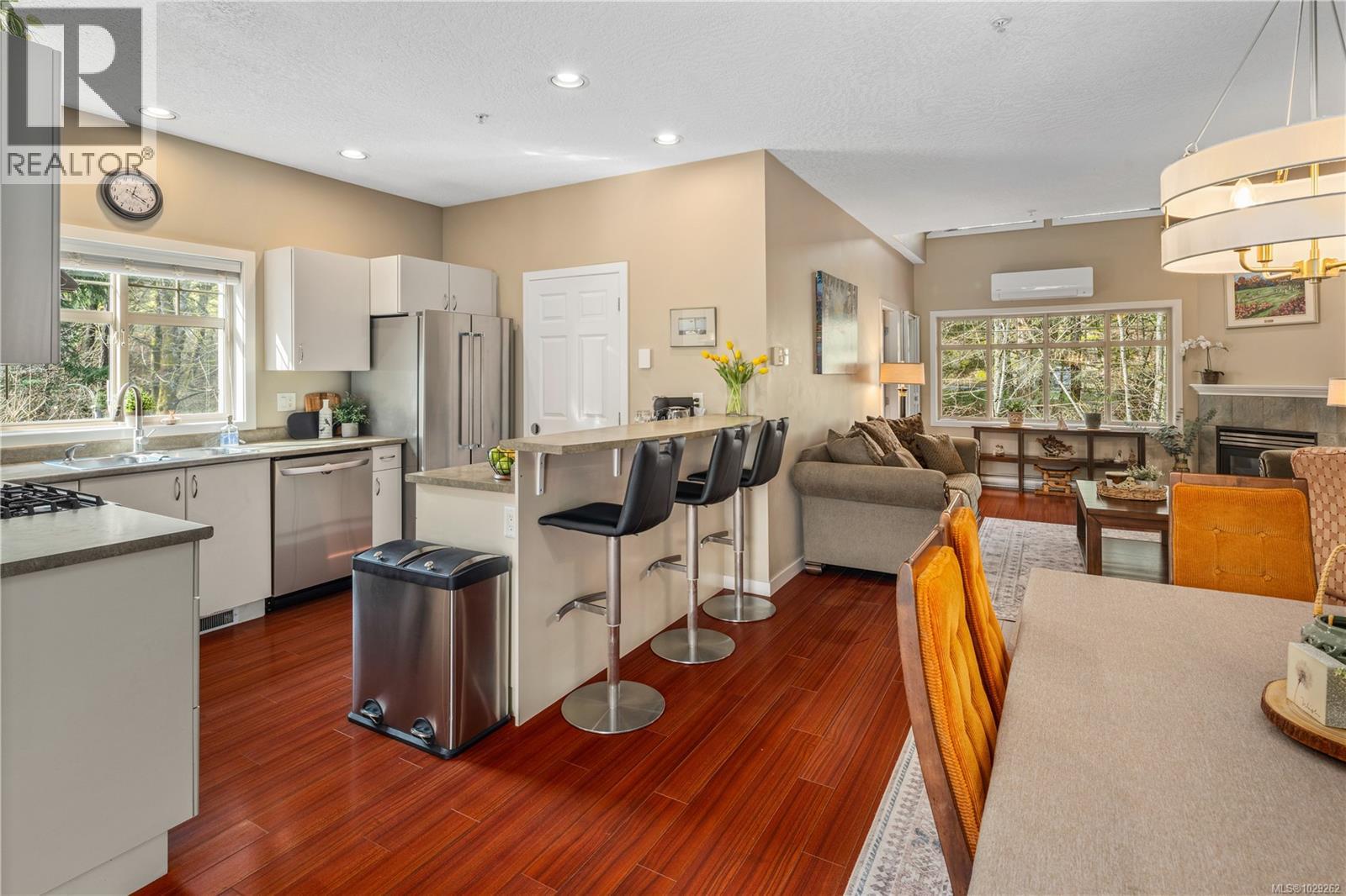 #102 2120 HARROW GATE - 6