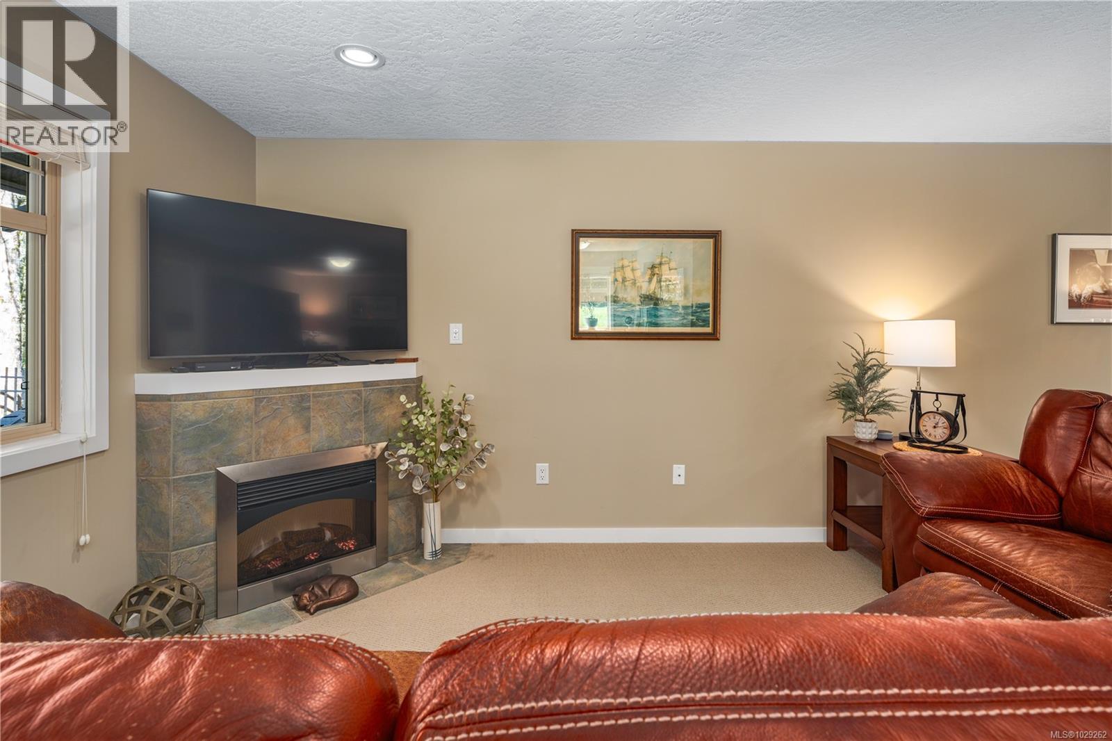 #102 2120 HARROW GATE - 60