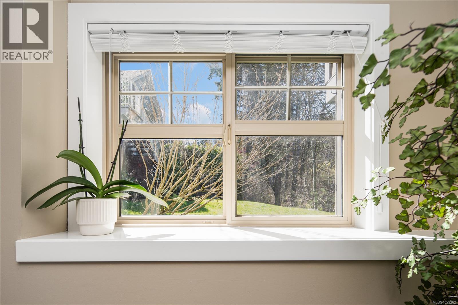 #102 2120 HARROW GATE - 64