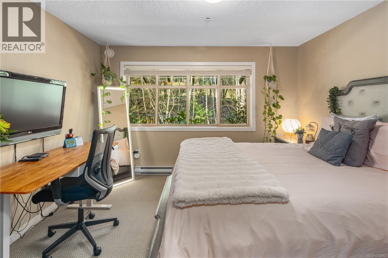 #102 2120 HARROW GATE - 69