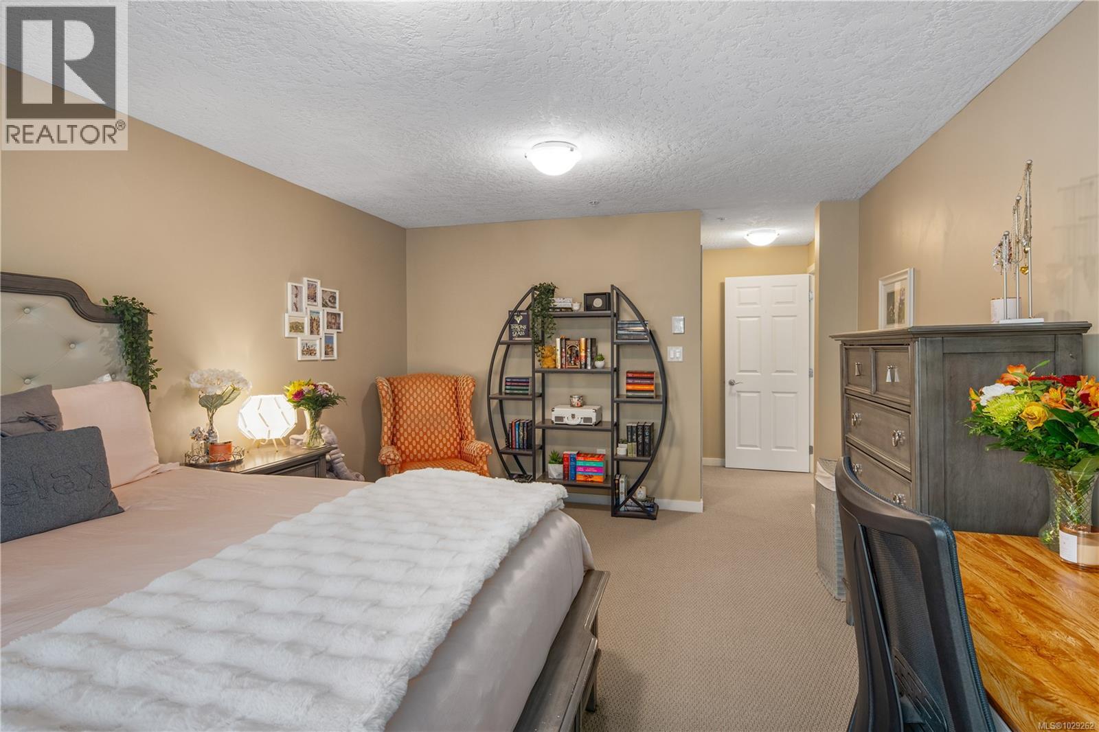 #102 2120 HARROW GATE - 70