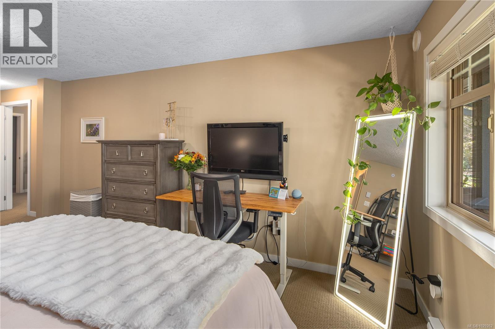 #102 2120 HARROW GATE - 71