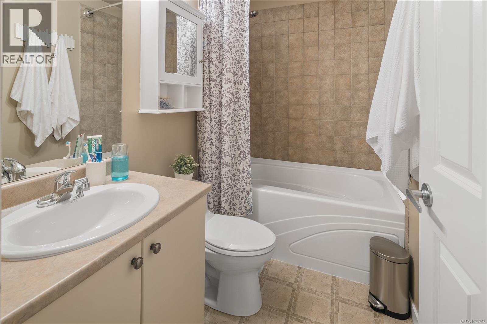 #102 2120 HARROW GATE - 73