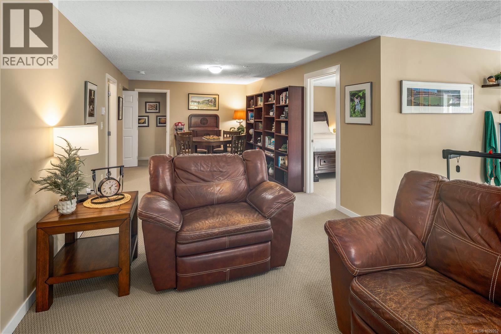 #102 2120 HARROW GATE - 75