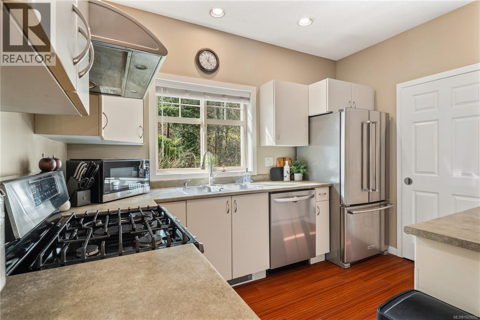 #102 2120 HARROW GATE - 8