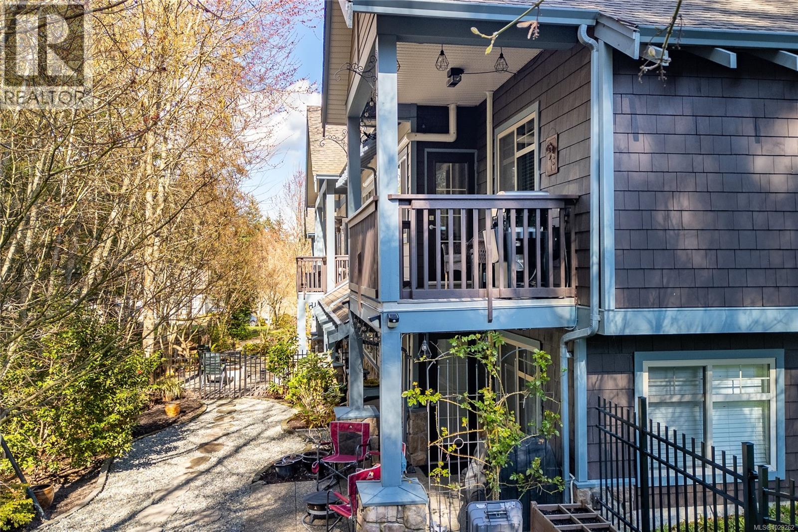 #102 2120 HARROW GATE - 82