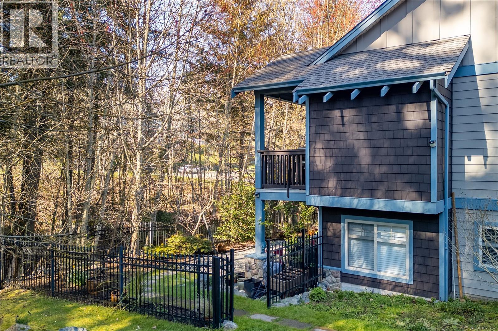 #102 2120 HARROW GATE - 83