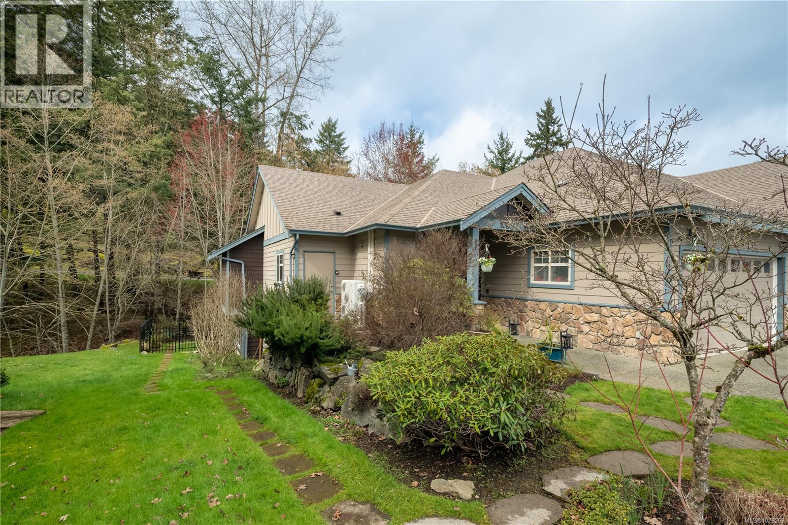 #102 2120 HARROW GATE - 84