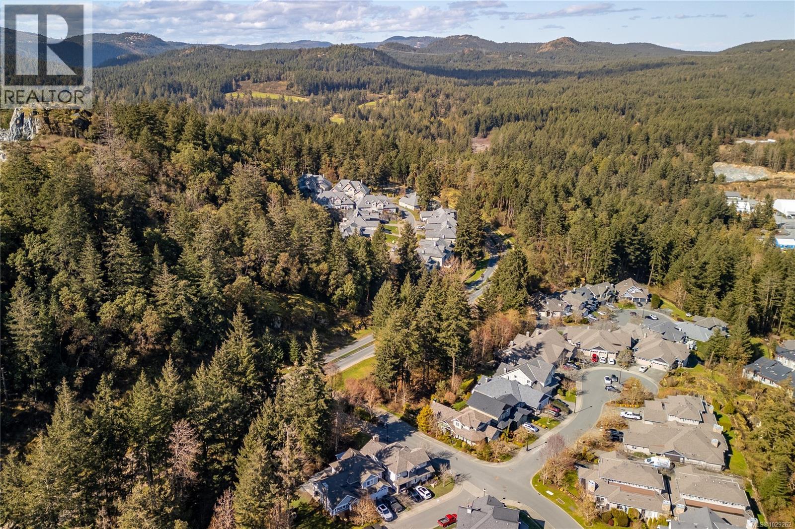 #102 2120 HARROW GATE - 85