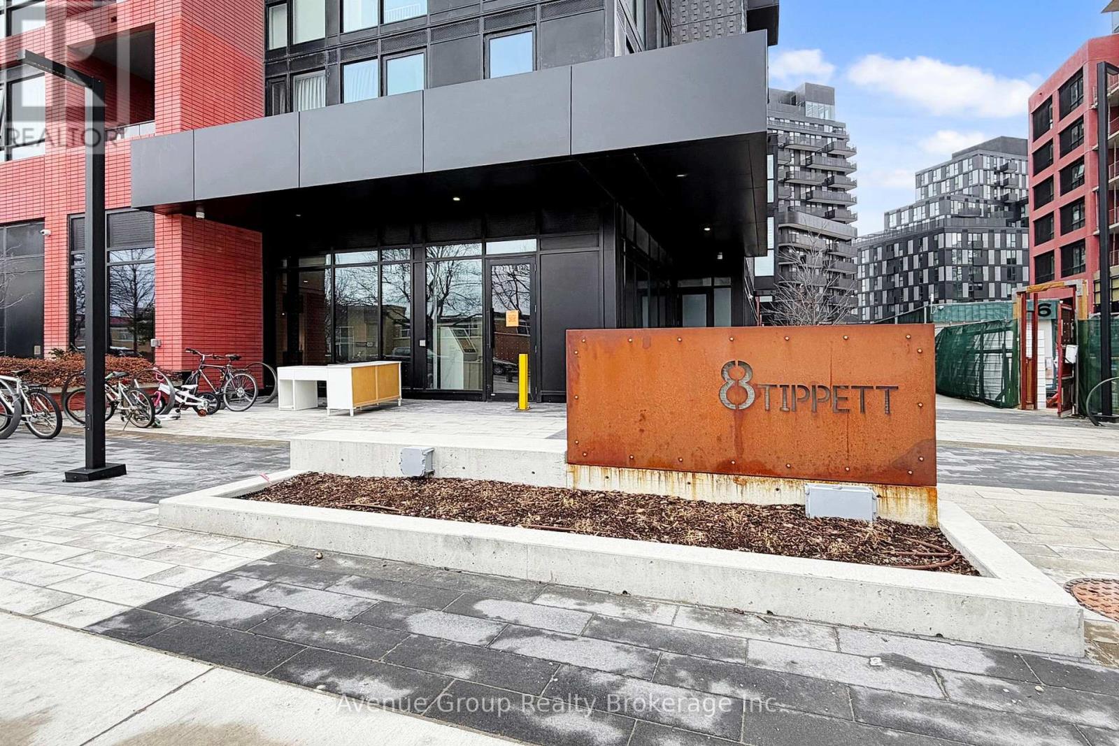 #631 8 TIPPETT ROAD - 5