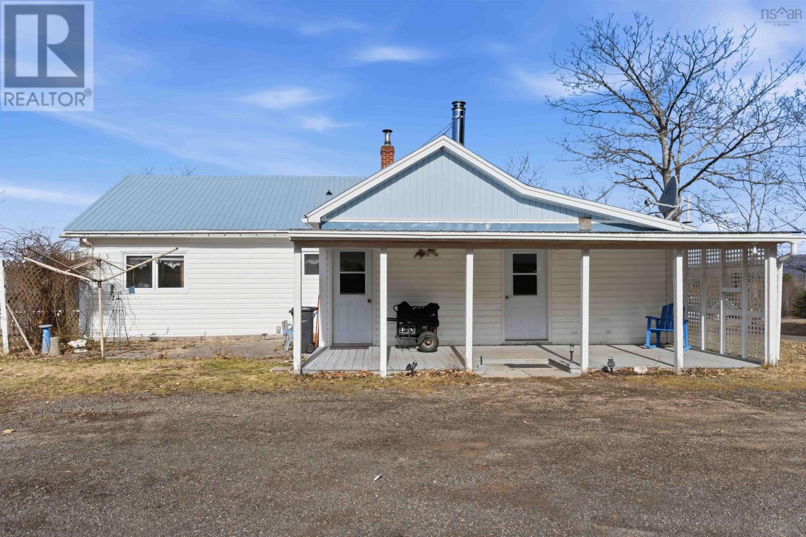 Property 28 of 46 of 272 Highway 201