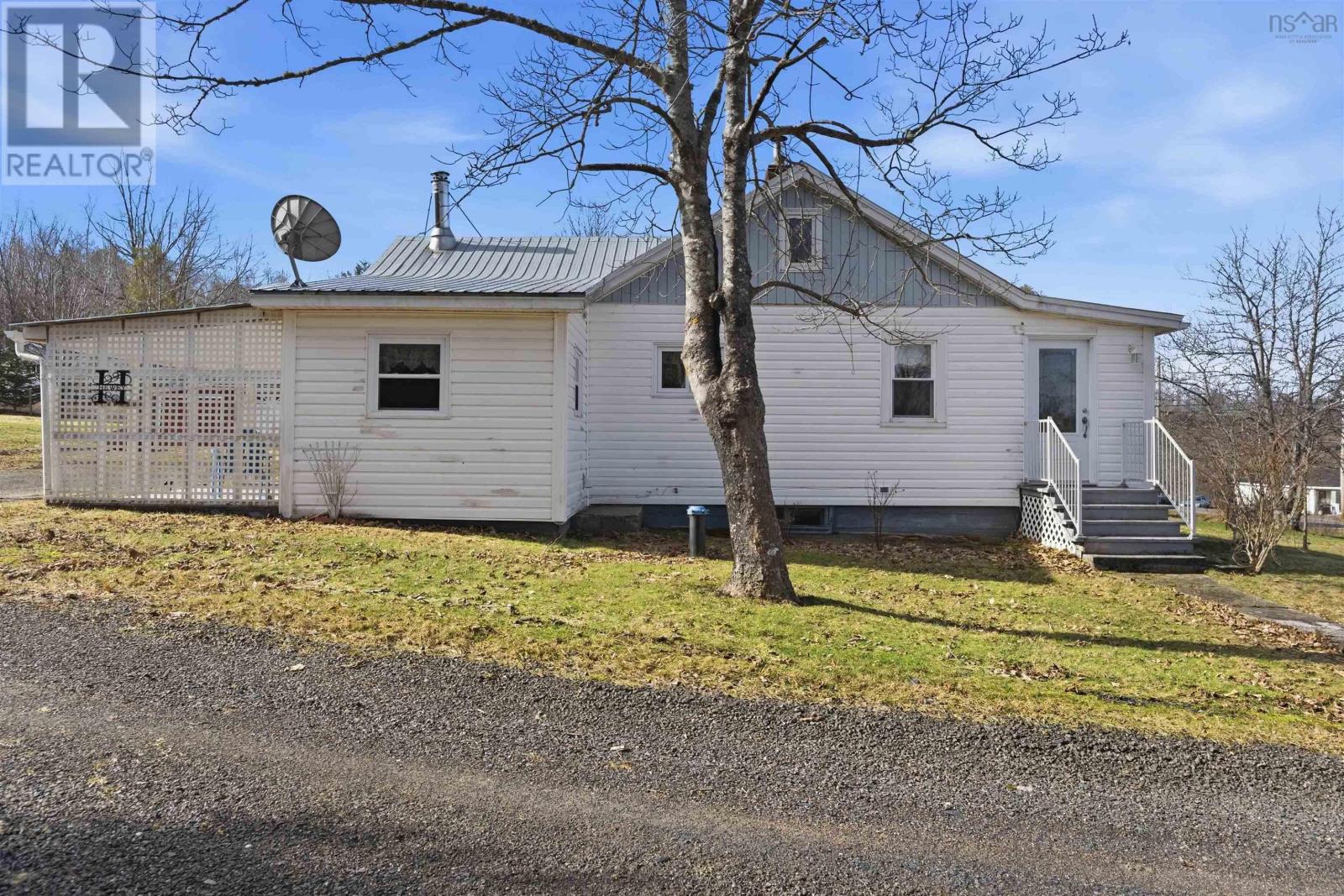 Property 39 of 46 of 272 Highway 201