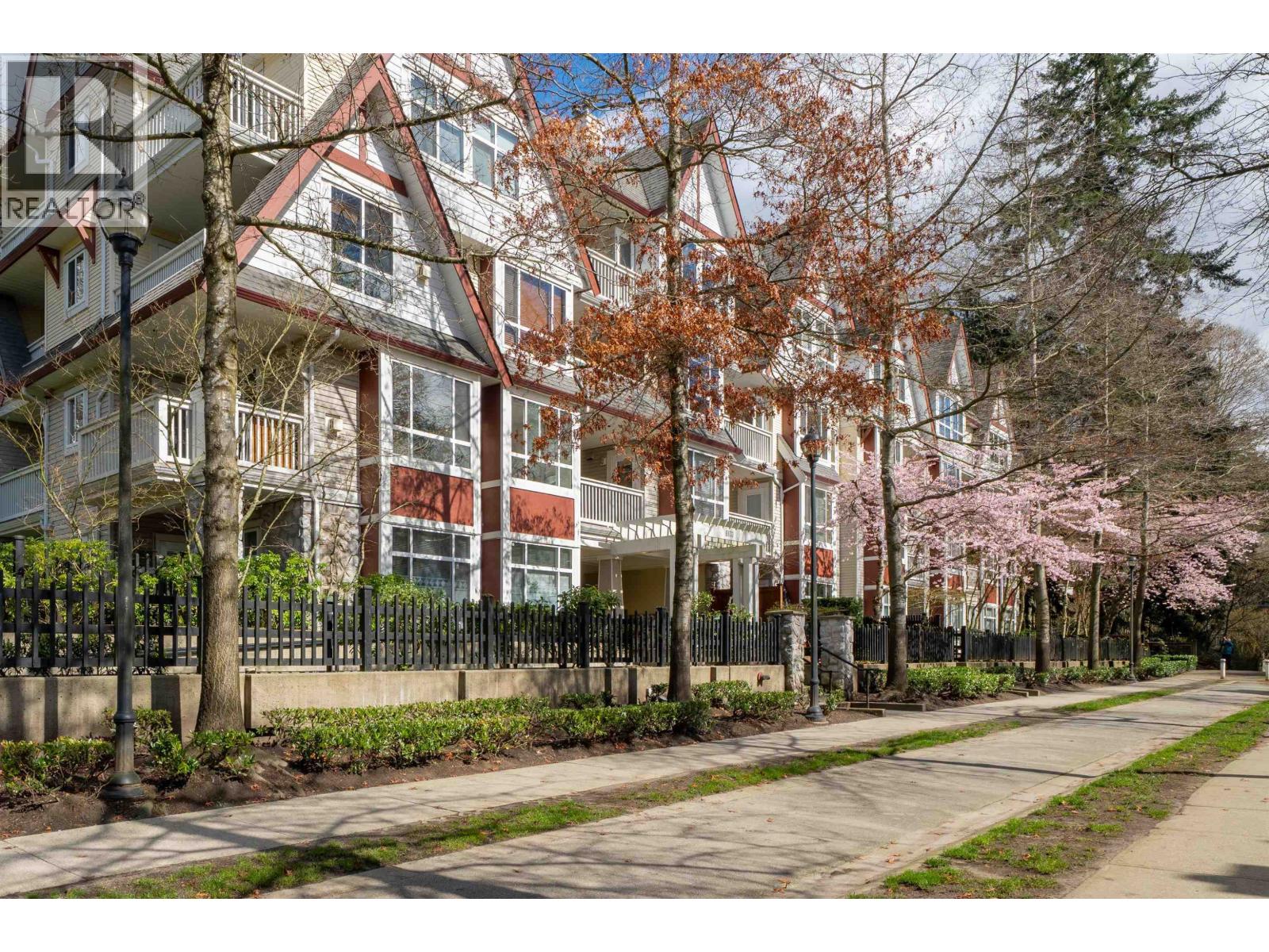 204 6833 VILLAGE - main photo