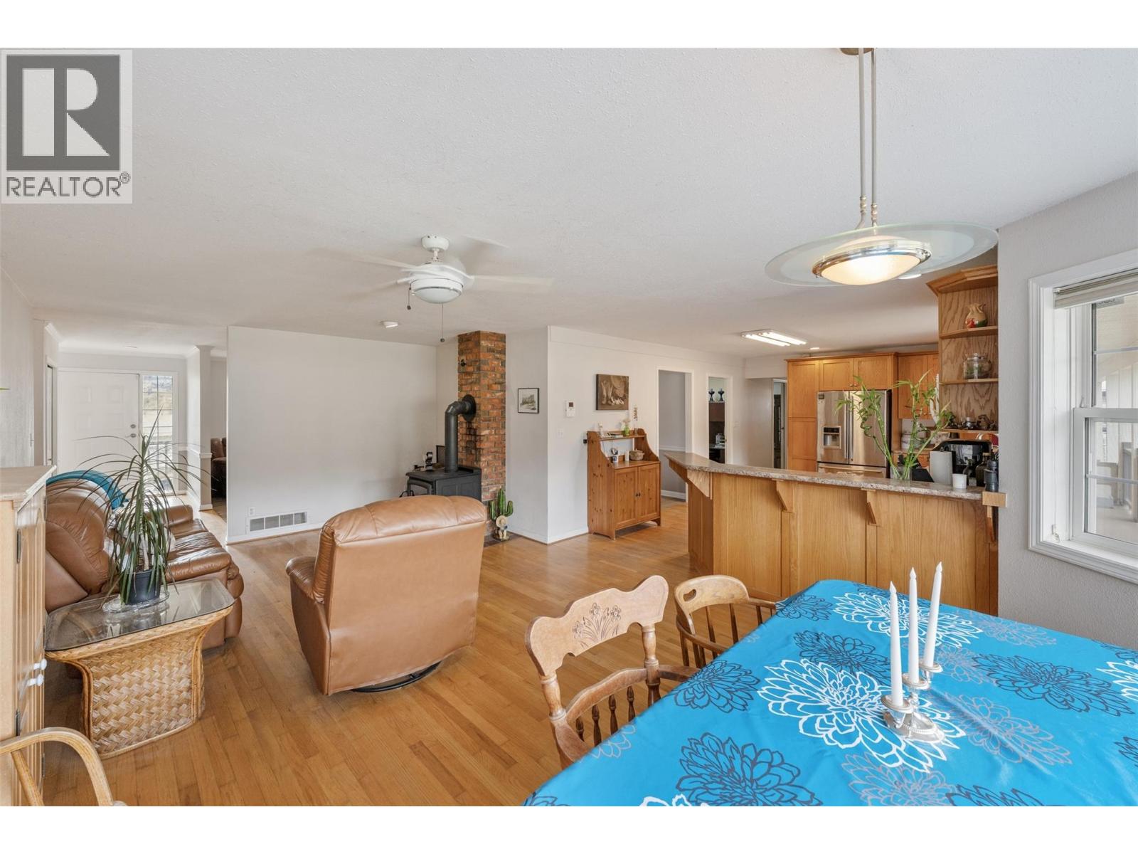  351 Jones Way Road, Oliver