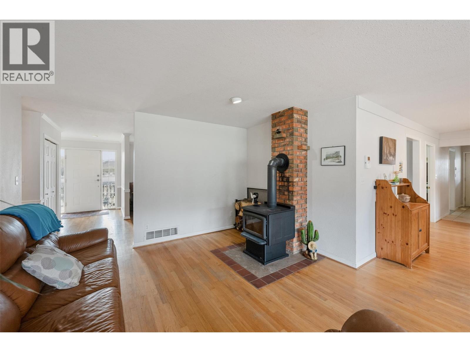  351 Jones Way Road, Oliver